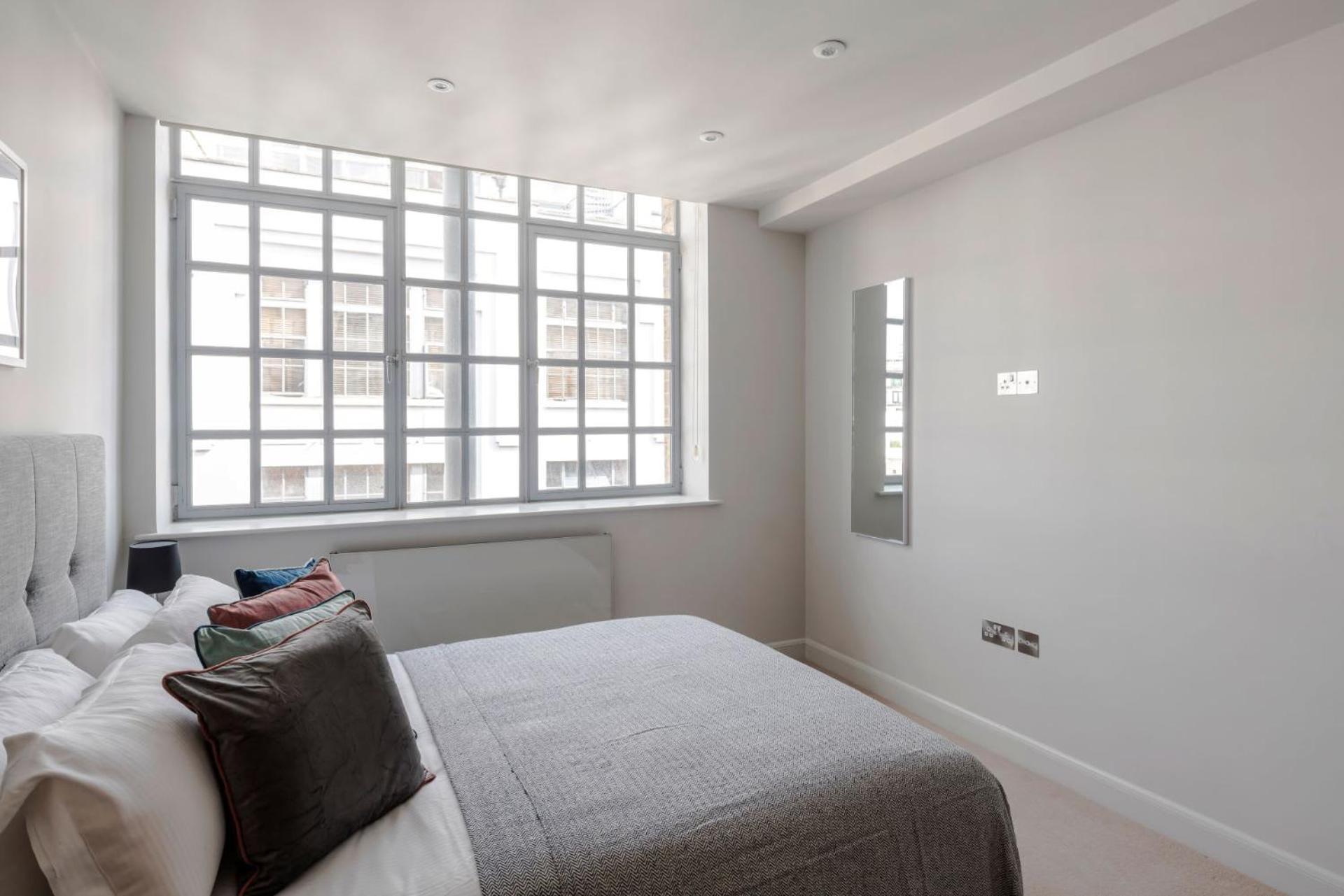 London'S Calling - Farringdon - By Frankie Says 外观 照片